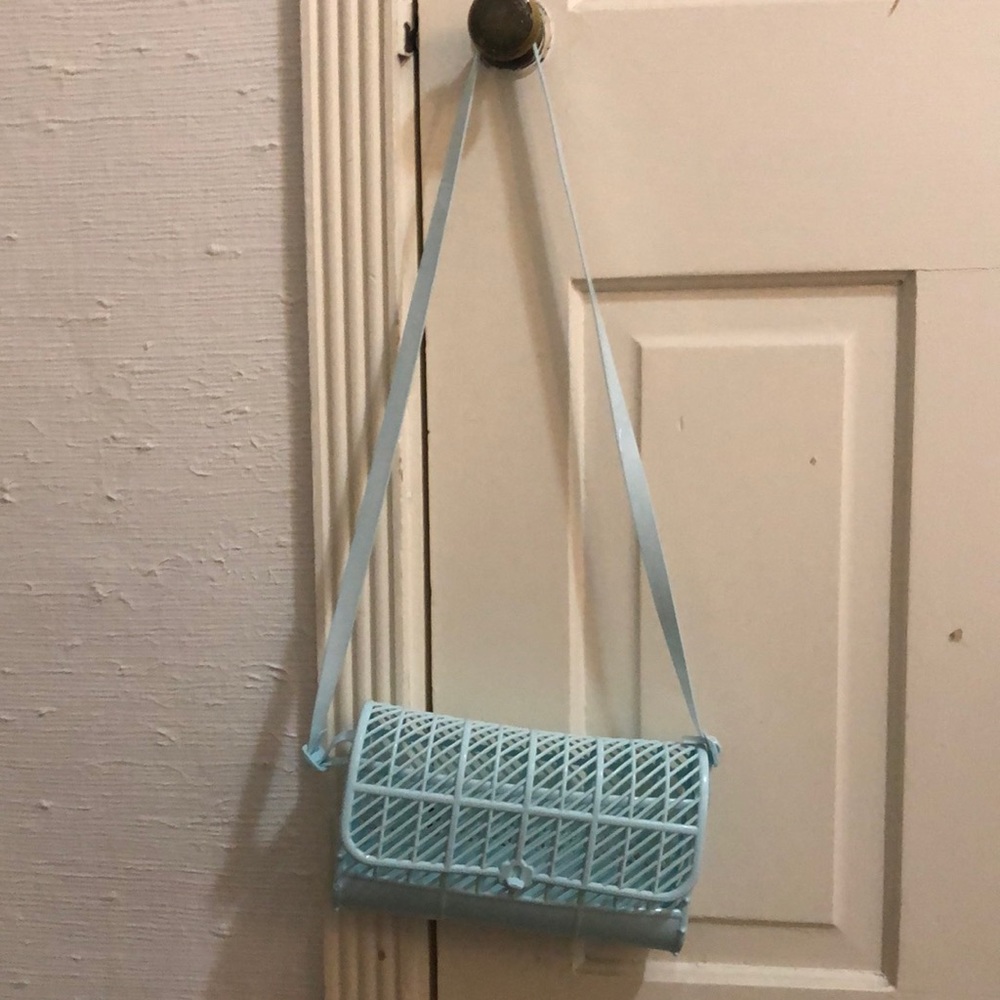 Fun summer purse in aqua!